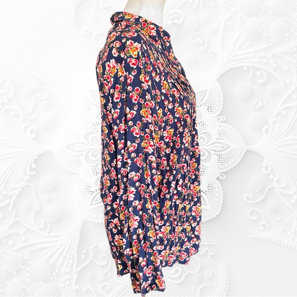 Woman Within Floral Blouse - Picture 2 of 7